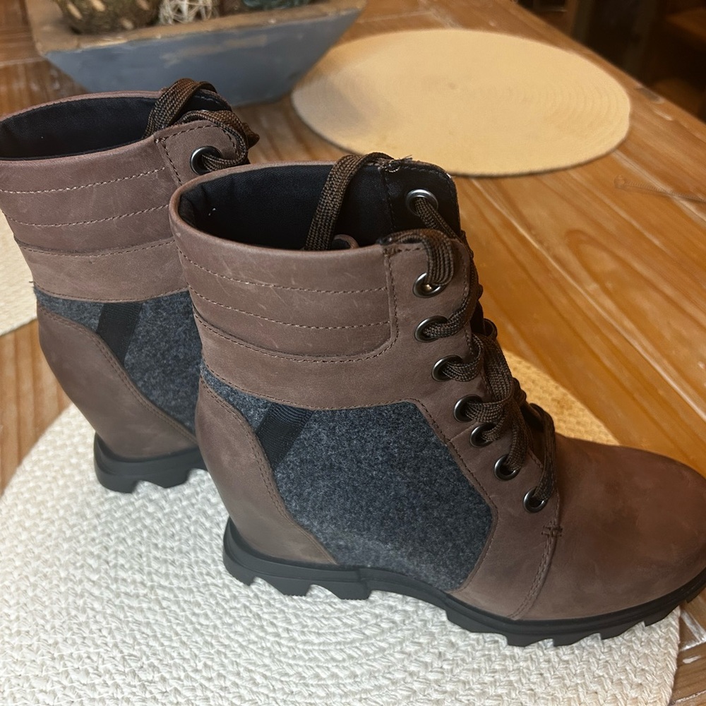 Sorel Women's Joan of Arctic Wedge III Lexie boot in Tobacco/Black